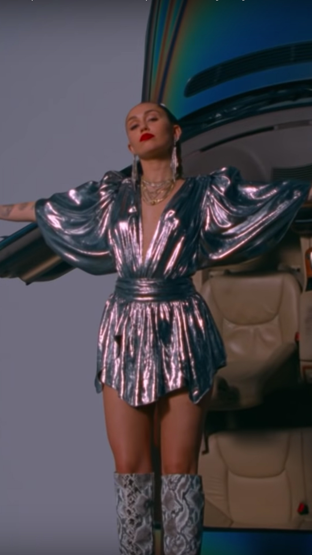 Miley Cyrus, Nothing Breaks Like a Heart, Video